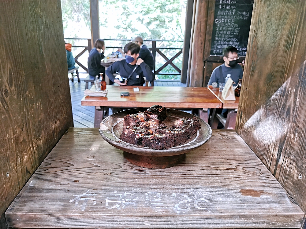 HANA廚房 | 遺落在阿里山裡的美食秘境，來吉部落廚房景色絕美，鄒族與南非美食好有特色！