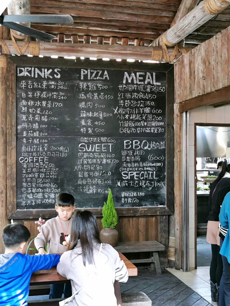 HANA廚房 | 遺落在阿里山裡的美食秘境，來吉部落廚房景色絕美，鄒族與南非美食好有特色！