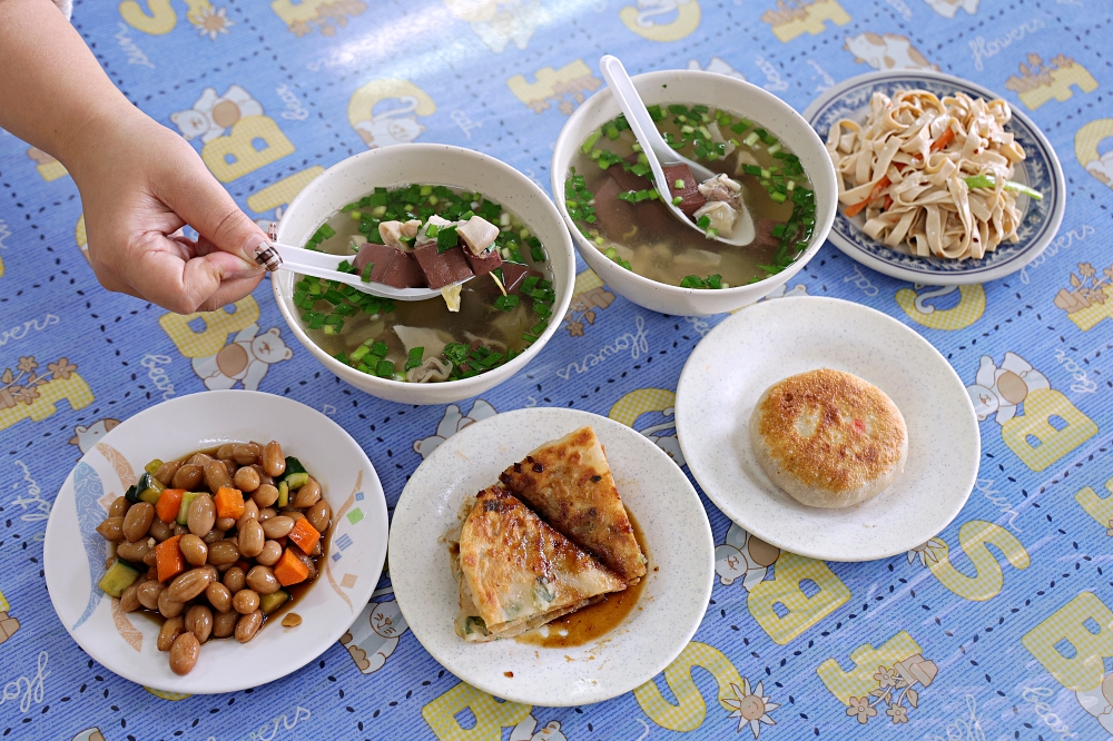 浯江御麵館 | 清水北方小麵館，牛肉麵加湯加麵不加價，什錦豬血湯料多實在有推！