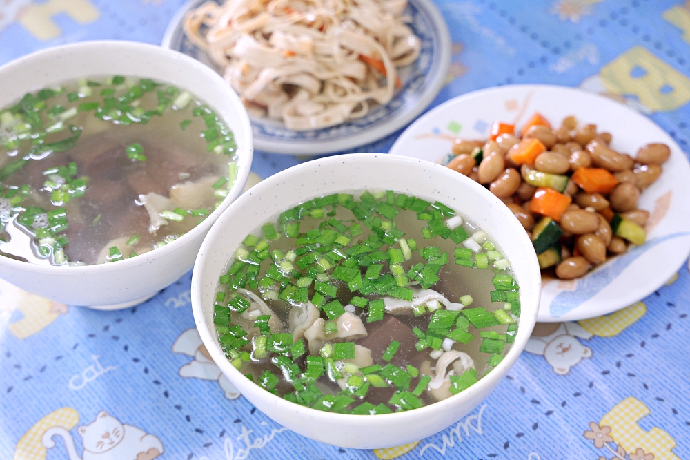 浯江御麵館 | 清水北方小麵館，牛肉麵加湯加麵不加價，什錦豬血湯料多實在有推！