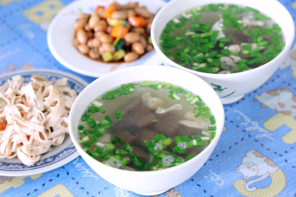 浯江御麵館 | 清水北方小麵館，牛肉麵加湯加麵不加價，什錦豬血湯料多實在有推！