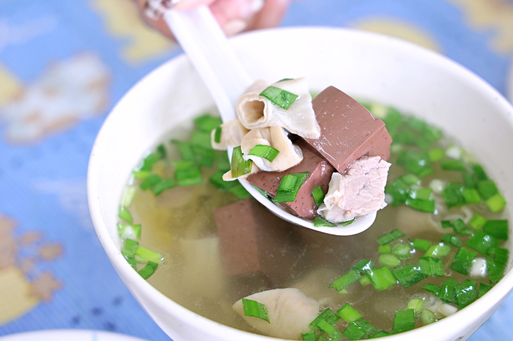 浯江御麵館 | 清水北方小麵館，牛肉麵加湯加麵不加價，什錦豬血湯料多實在有推！