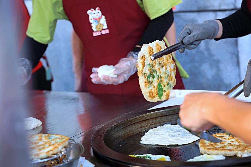 宜吉九層塔粉蔥餅｜大甲超人氣銅板美食，一天只賣四小時，排再久都要吃！