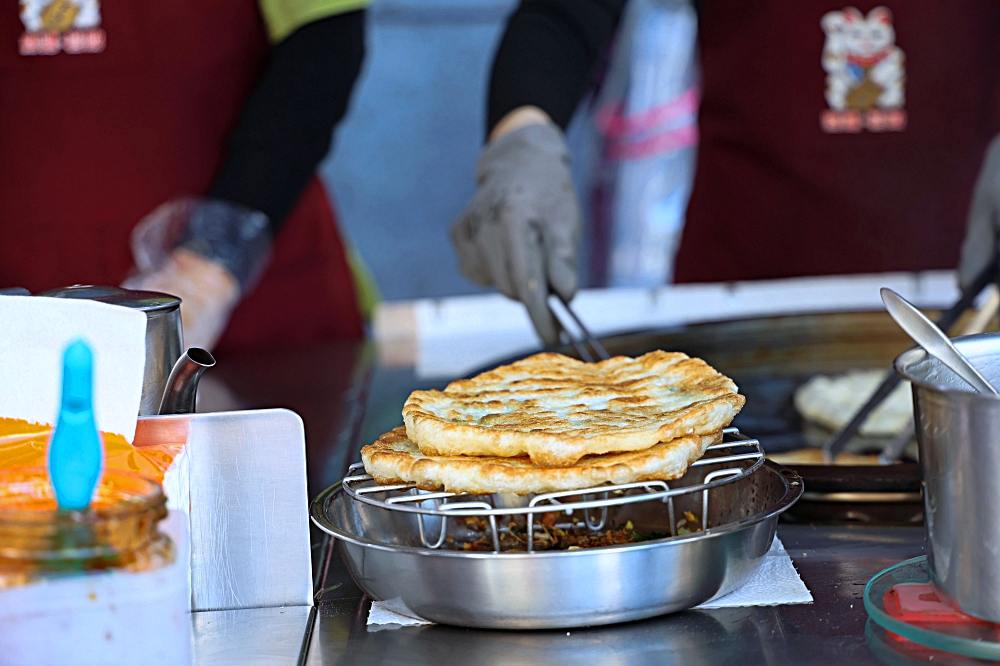 宜吉九層塔粉蔥餅｜大甲超人氣銅板美食，一天只賣四小時，排再久都要吃！