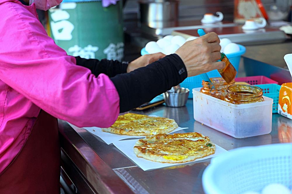 宜吉九層塔粉蔥餅｜大甲超人氣銅板美食，一天只賣四小時，排再久都要吃！