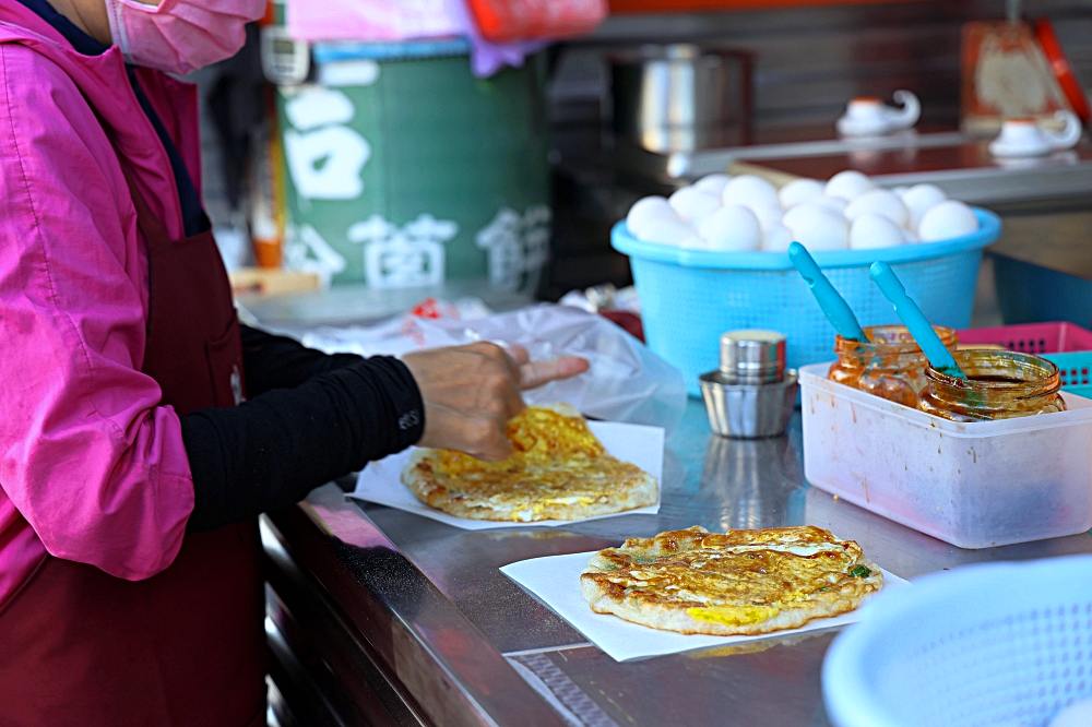 宜吉九層塔粉蔥餅｜大甲超人氣銅板美食，一天只賣四小時，排再久都要吃！