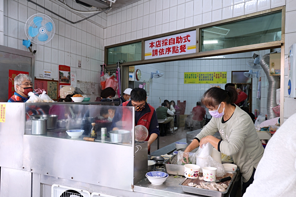 浯江御麵館 | 清水北方小麵館，牛肉麵加湯加麵不加價，什錦豬血湯料多實在有推！