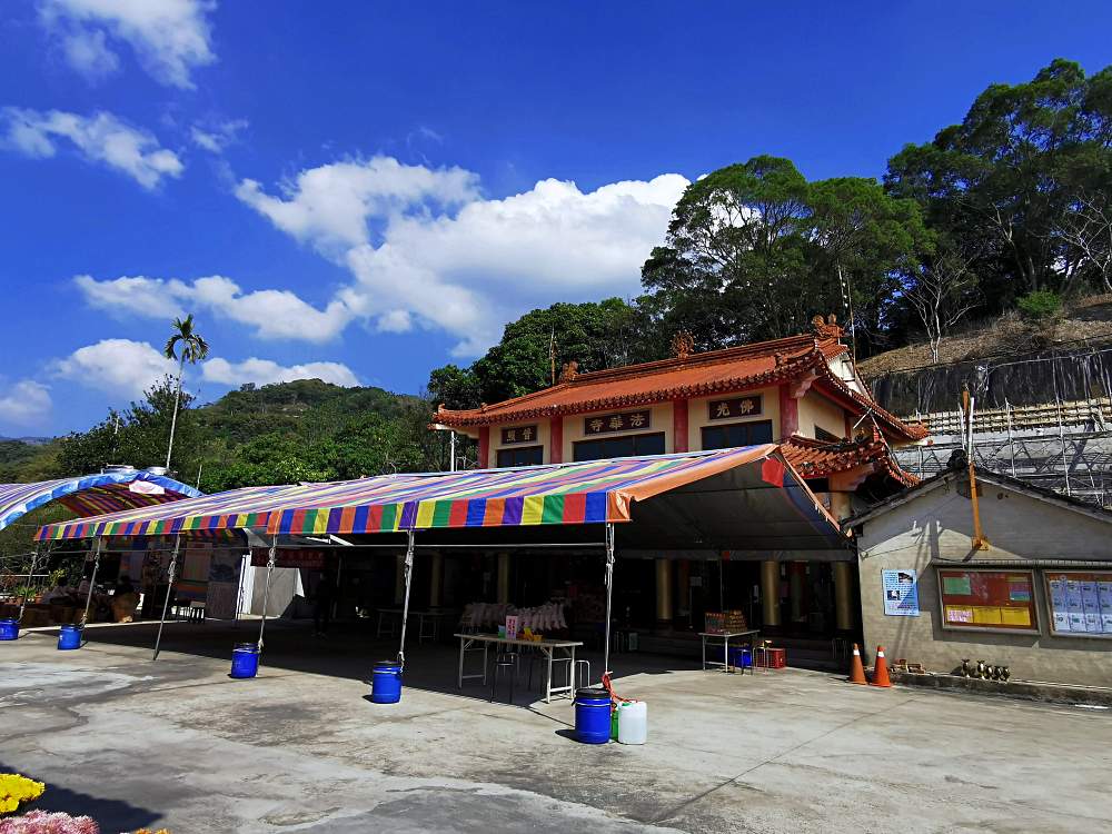 南投中寮金龍山法華寺 | 全台最壯觀百米超巨雙金龍步道，沿山直上盤踞天際，南投免門票景點推薦！