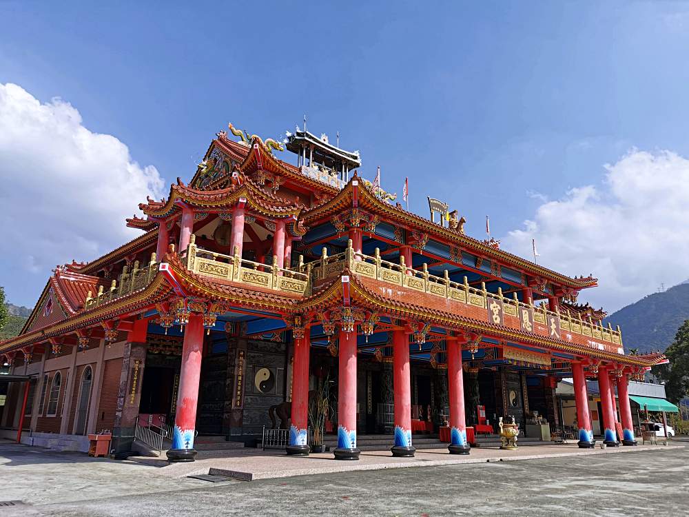 白鶴嶺天恩宮 | 視野比金龍山法華寺更遼闊，有靈犬真君塑像，還提供免費素泡麵！