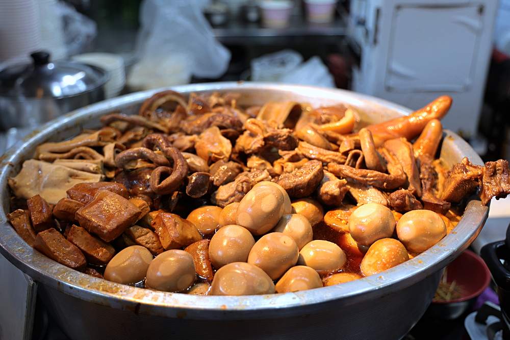 竹仔腳麵食館 | 南屯老街人氣美食，40年老店生意超好，江湖盛傳被麵食耽誤的滷味店就這間！