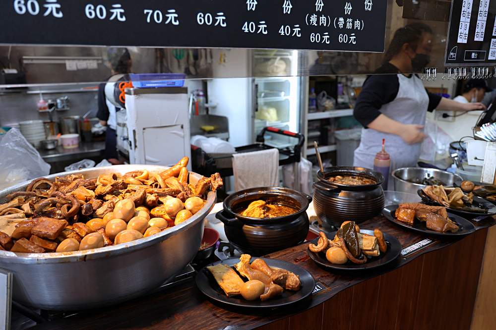 竹仔腳麵食館 | 南屯老街人氣美食，40年老店生意超好，江湖盛傳被麵食耽誤的滷味店就這間！