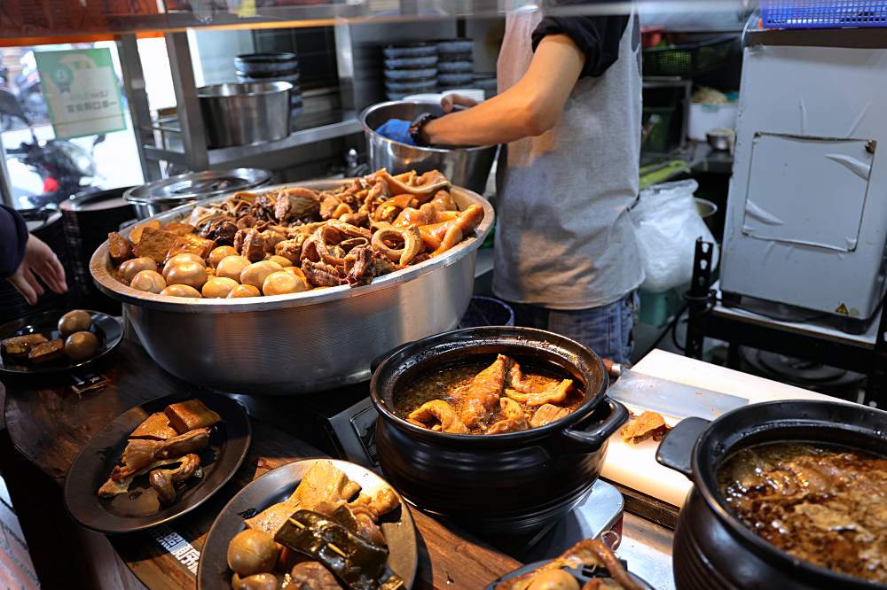 竹仔腳麵食館 | 南屯老街人氣美食，40年老店生意超好，江湖盛傳被麵食耽誤的滷味店就這間！