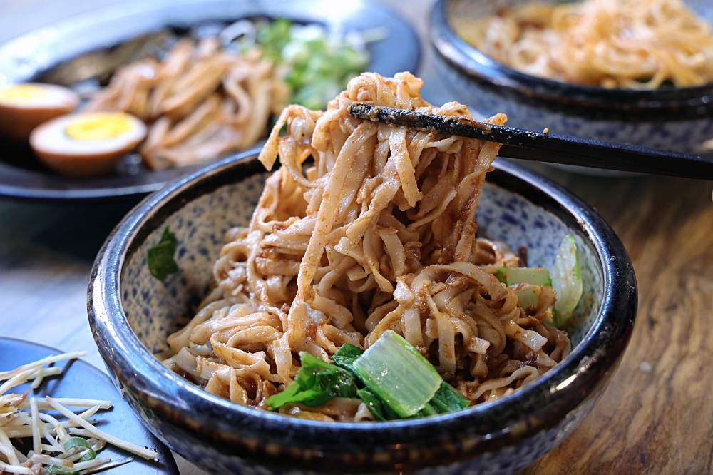 竹仔腳麵食館 | 南屯老街人氣美食，40年老店生意超好，江湖盛傳被麵食耽誤的滷味店就這間！