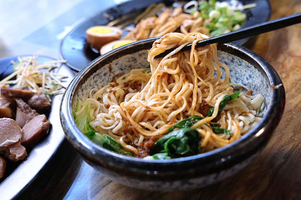 竹仔腳麵食館 | 南屯老街人氣美食，40年老店生意超好，江湖盛傳被麵食耽誤的滷味店就這間！