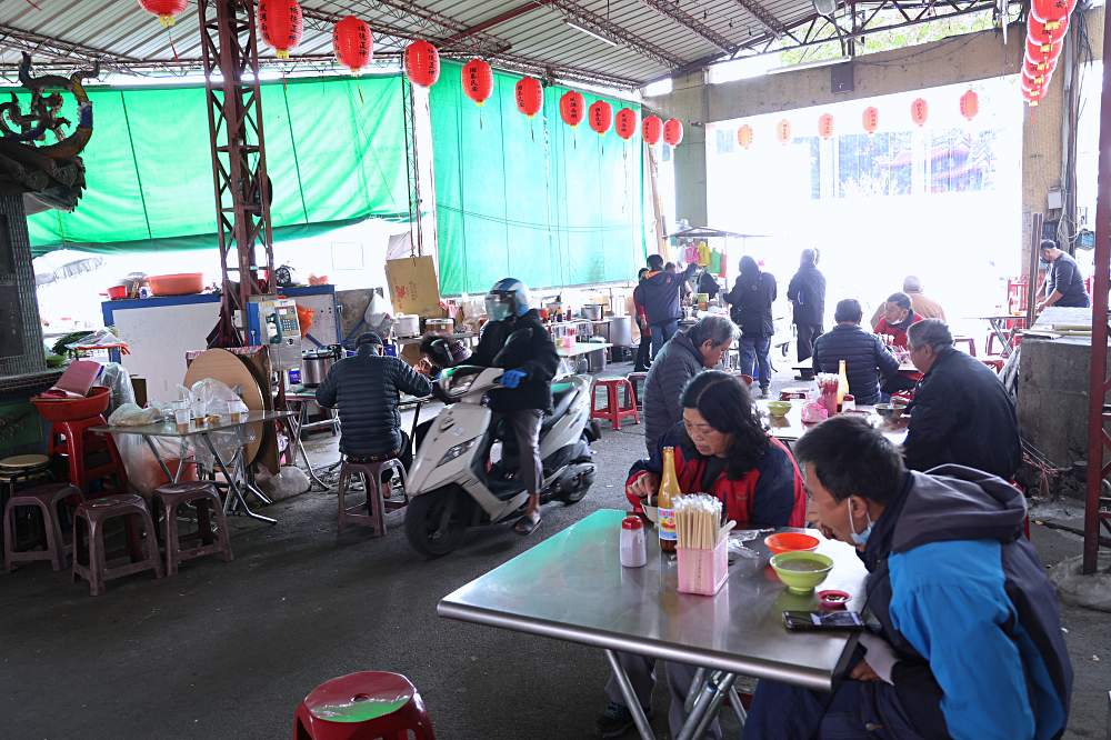 南福祠炒麵豬血湯 | 豐原人早餐就要吃炒麵，古早味肉燥加源美，內臟控必點cp值超高綜合湯！