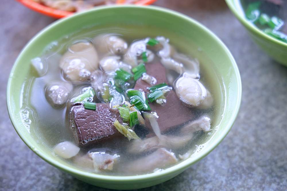 南福祠炒麵豬血湯 | 豐原人早餐就要吃炒麵，古早味肉燥加源美，內臟控必點cp值超高綜合湯！