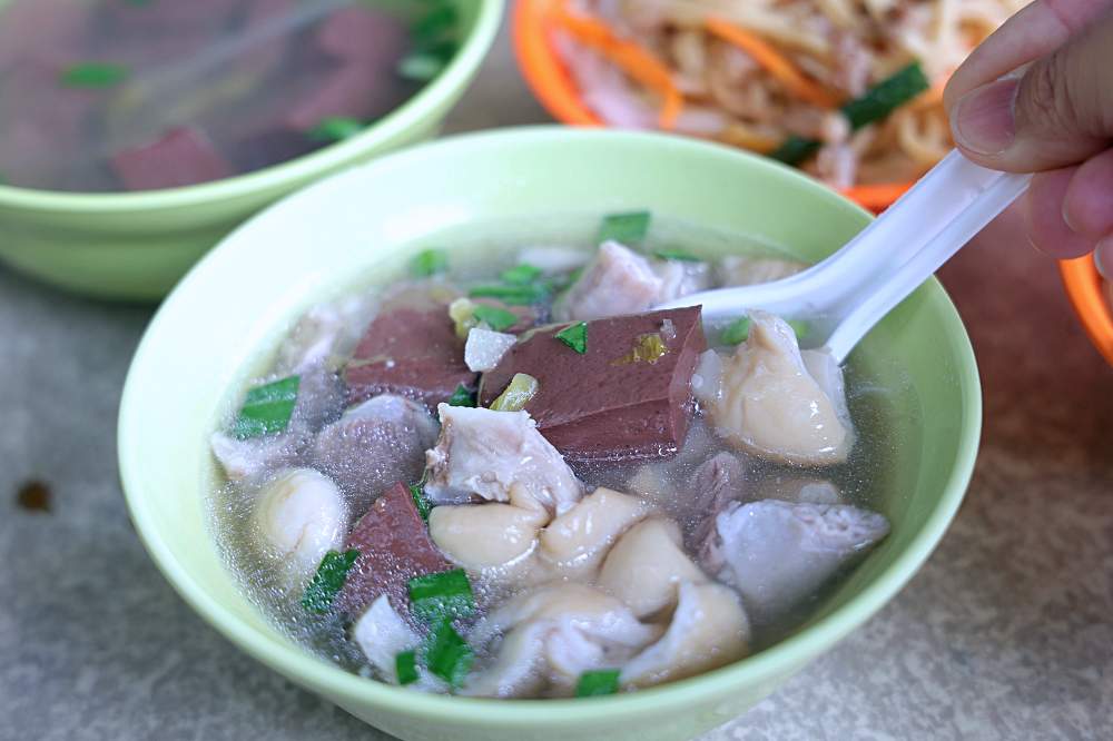 南福祠炒麵豬血湯 | 豐原人早餐就要吃炒麵，古早味肉燥加源美，內臟控必點cp值超高綜合湯！