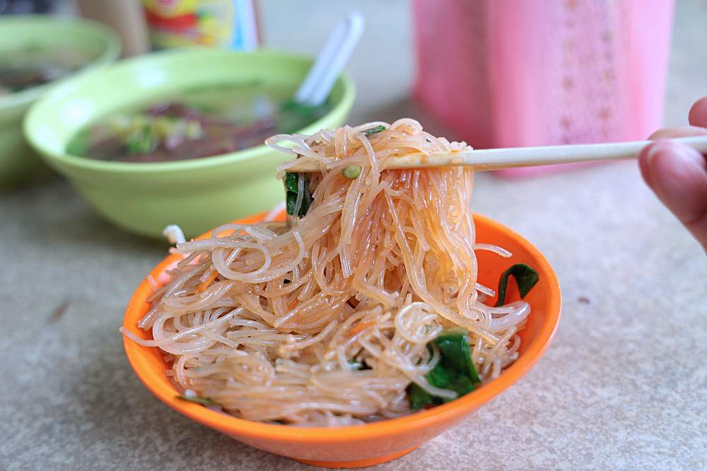 南福祠炒麵豬血湯 | 豐原人早餐就要吃炒麵，古早味肉燥加源美，內臟控必點cp值超高綜合湯！