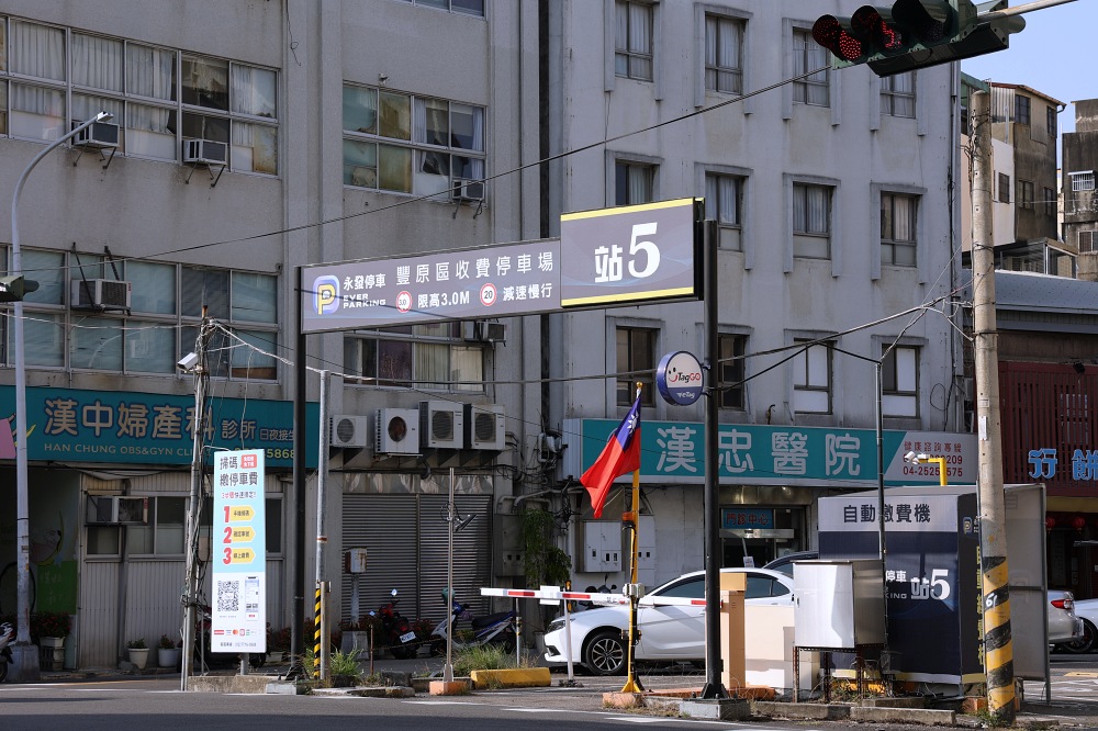 義華餅行 | 豐原老字號餅行的鹹蛋糕三明治，鬆軟海綿蛋糕夾筍丁擦出美味火花，豐原廟東必買伴手禮！