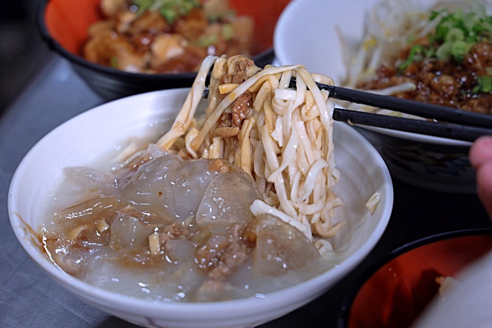 大庄肉圓 | 梧棲50年肉圓老店的最夯餐點竟然不是肉圓，而是肉圓蓋飯、肉圓蓋麵，特色梧棲小吃推薦！