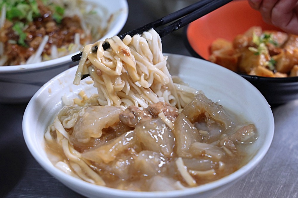 大庄肉圓 | 梧棲50年肉圓老店的最夯餐點竟然不是肉圓，而是肉圓蓋飯、肉圓蓋麵，特色梧棲小吃推薦！