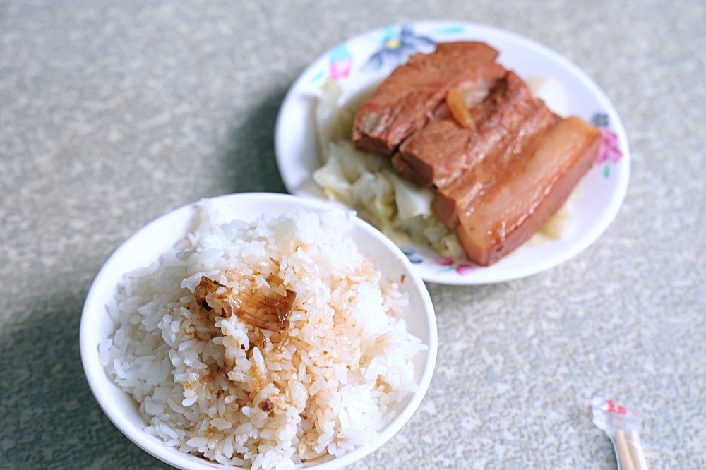 魯肉賴 | 最接地氣的豐原早午餐！豬腳飯、爌肉飯、肉排飯一賣快40年，豐原必吃美食推薦！