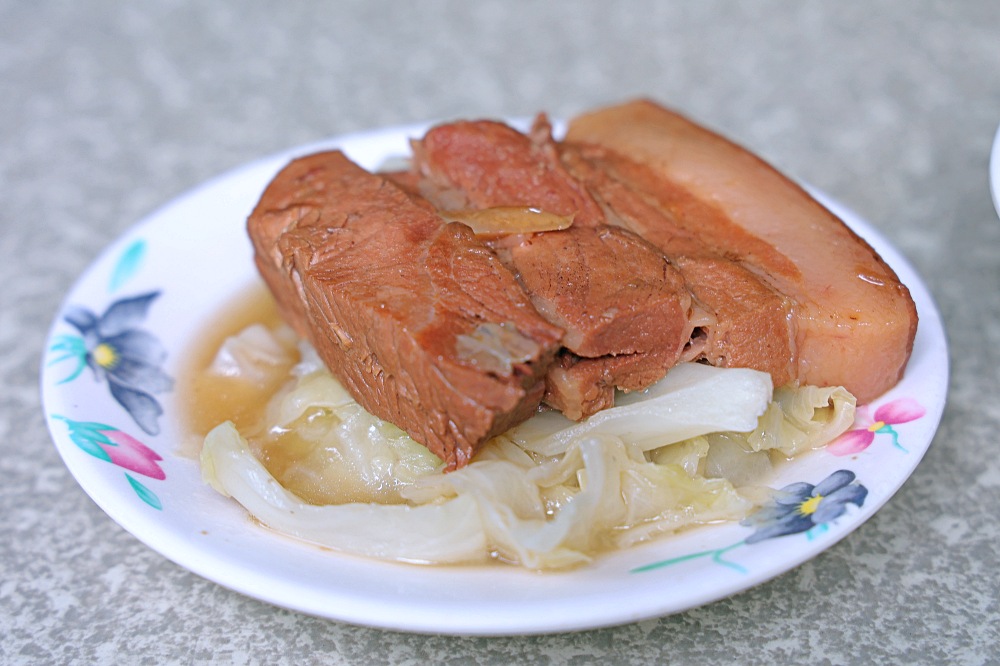 魯肉賴 | 最接地氣的豐原早午餐！豬腳飯、爌肉飯、肉排飯一賣快40年，豐原必吃美食推薦！