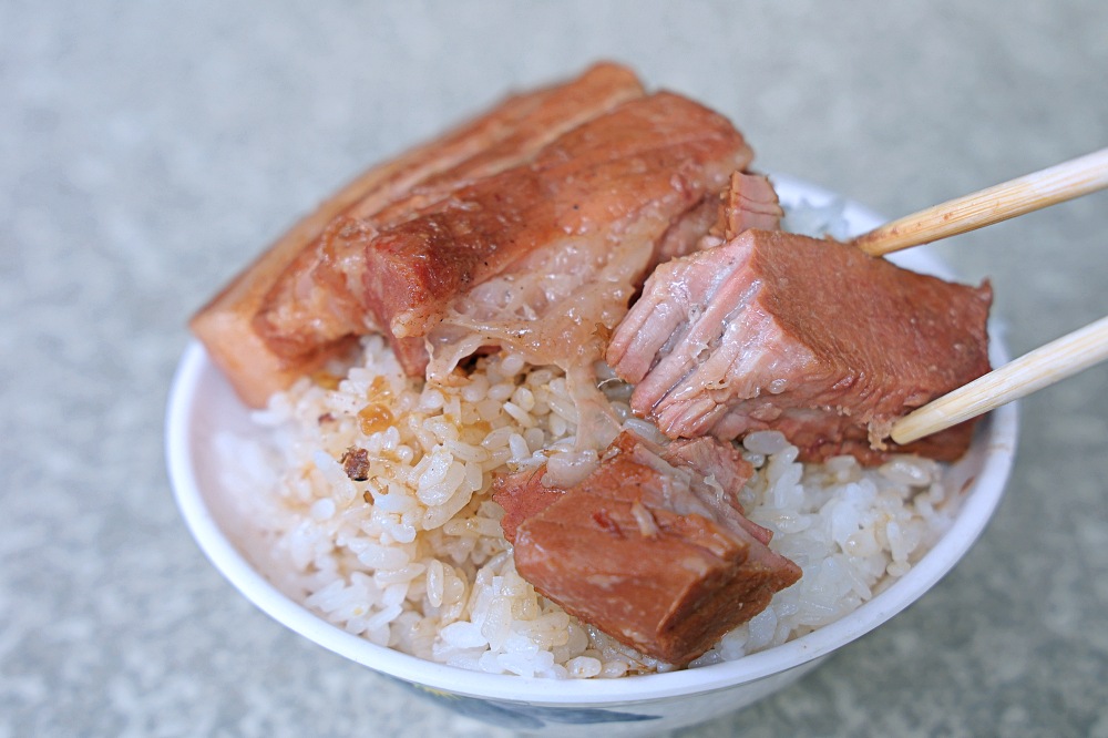 魯肉賴 | 最接地氣的豐原早午餐！豬腳飯、爌肉飯、肉排飯一賣快40年，豐原必吃美食推薦！