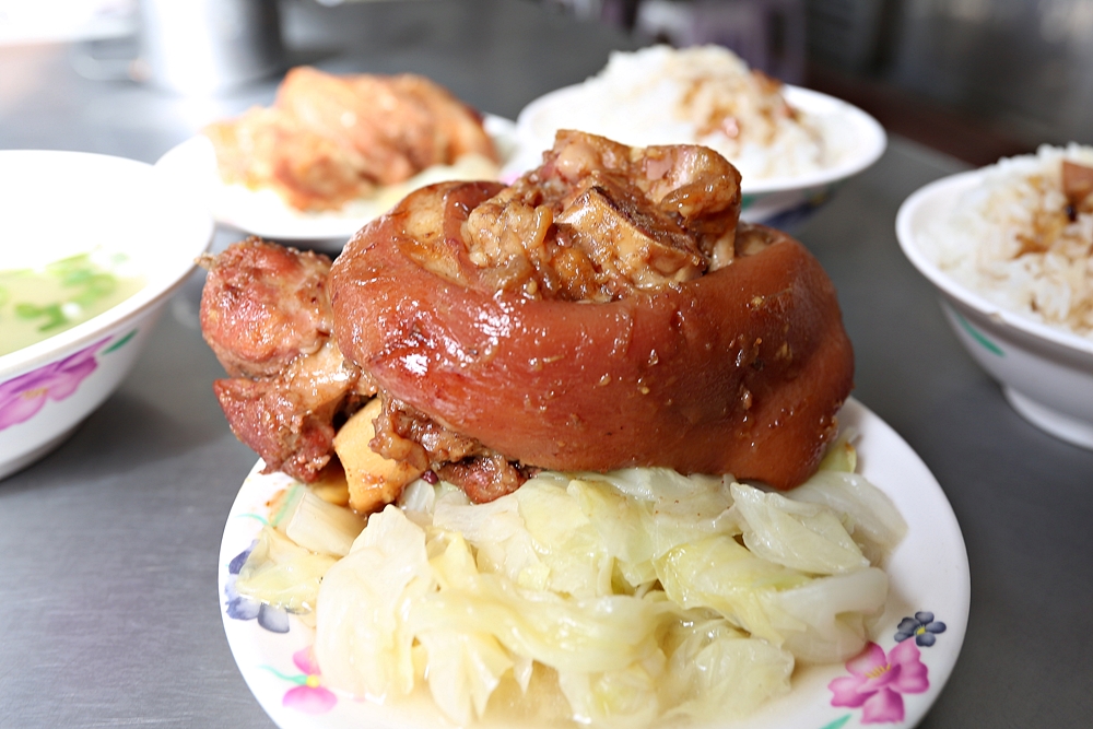 魯肉賴 | 最接地氣的豐原早午餐！豬腳飯、爌肉飯、肉排飯一賣快40年，豐原必吃美食推薦！