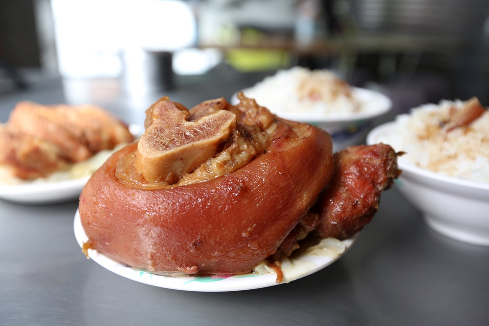 魯肉賴 | 最接地氣的豐原早午餐！豬腳飯、爌肉飯、肉排飯一賣快40年，豐原必吃美食推薦！