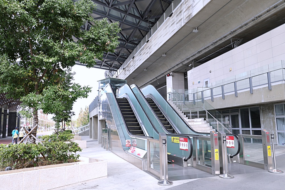 豐原轉運中心 | 與豐原車站比鄰，豐原公車、國道客運、立體停車場，離廟東夜市很近，豐原新地標！