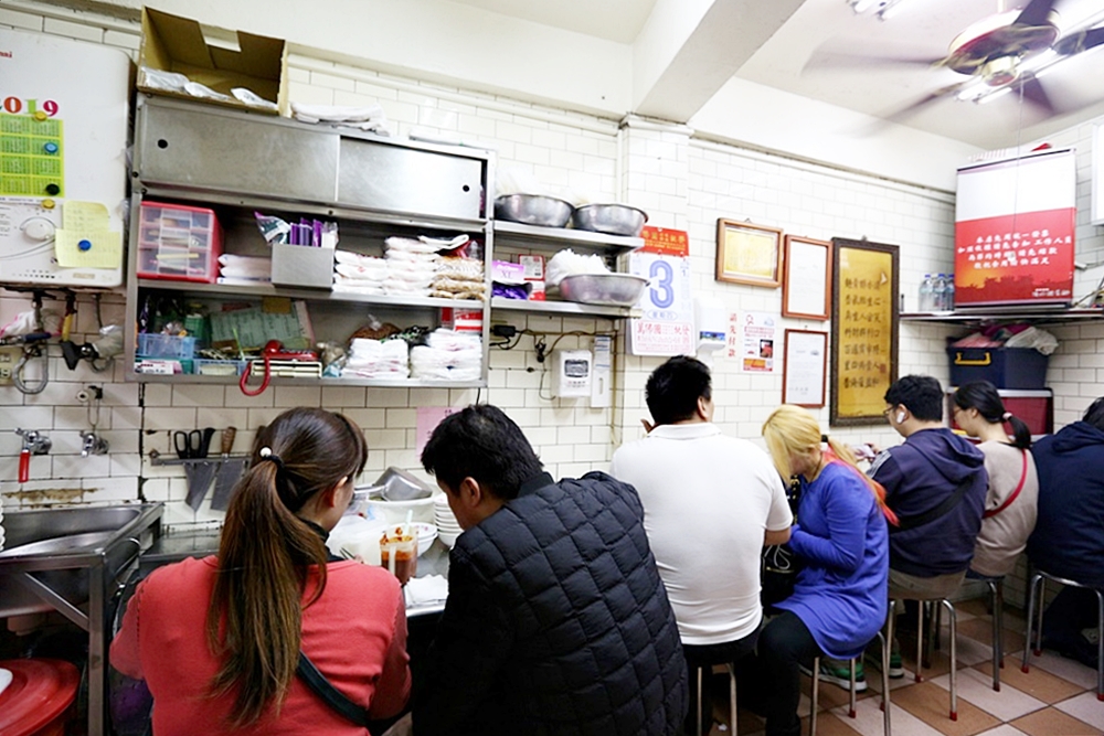 廟東清水排骨麵 | 廟東夜市老字號排骨麵，排骨酥肉多夠味，廟東人氣美食！