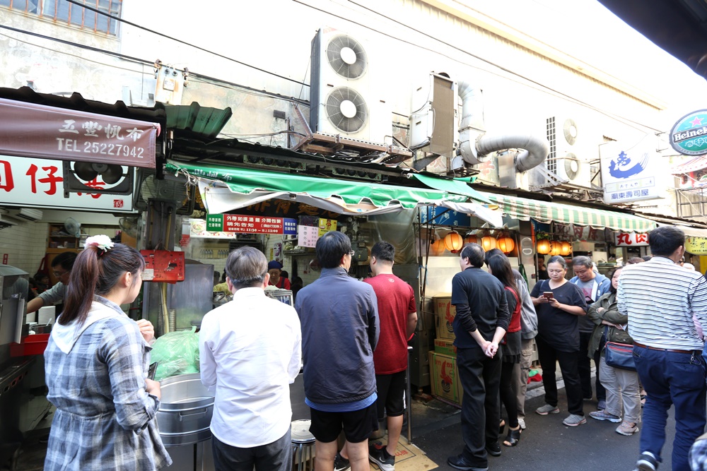 廟東清水排骨麵 | 廟東夜市老字號排骨麵，排骨酥肉多夠味，廟東人氣美食！