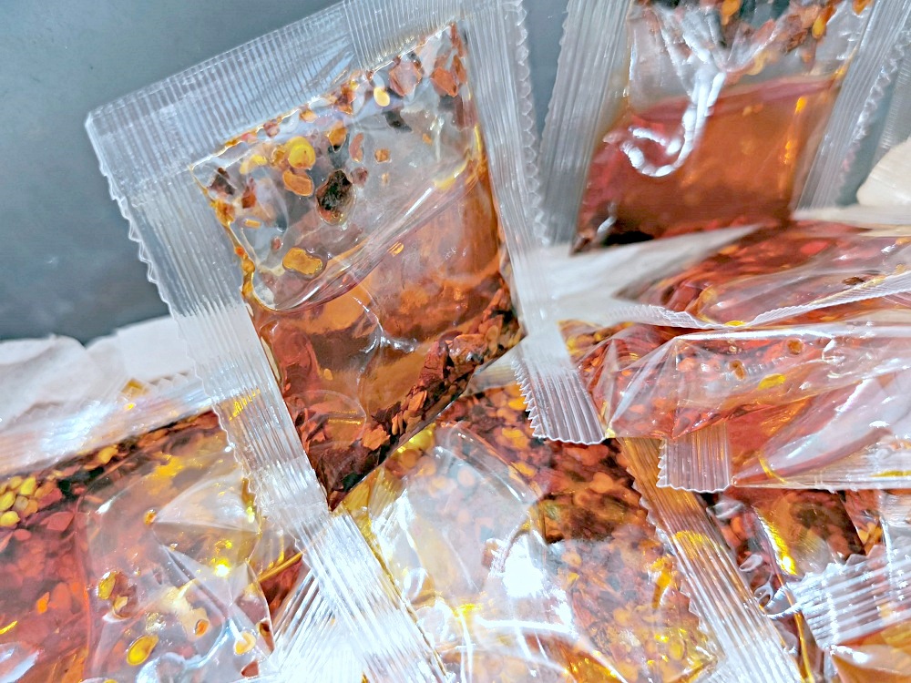 曾氏幸福滷味｜國美館超人氣排隊滷味，4樣只要$38，必點秒殺豬皮！羊肉羹、魷魚羹是午餐限定，曾氏幸福滷味菜單更新