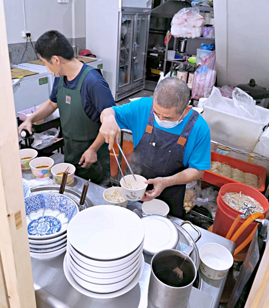 曾氏幸福滷味｜國美館超人氣排隊滷味，4樣只要$38，必點秒殺豬皮！羊肉羹、魷魚羹是午餐限定，曾氏幸福滷味菜單更新