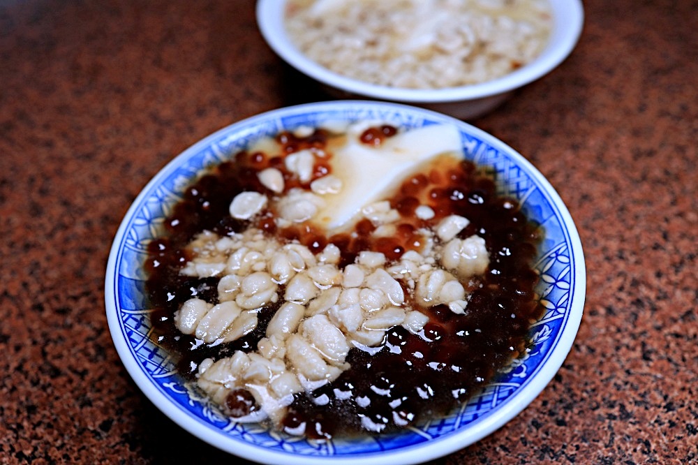 歌王豆花粉圓 | 梧棲第一市場人氣豆花店，料多實在又有豆香，一賣40年，梧棲人氣小吃