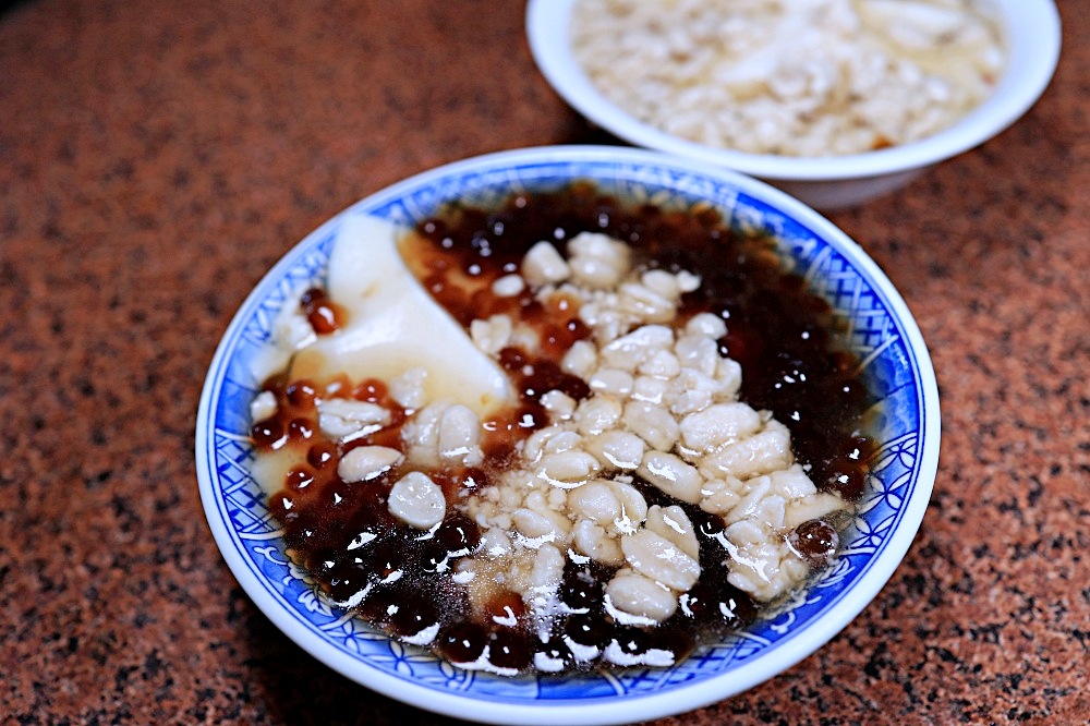 歌王豆花粉圓 | 梧棲第一市場人氣豆花店，料多實在又有豆香，一賣40年，梧棲人氣小吃