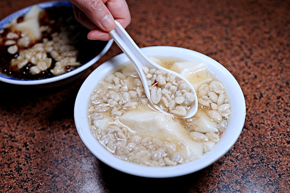 歌王豆花粉圓 | 梧棲第一市場人氣豆花店，料多實在又有豆香，一賣40年，梧棲人氣小吃