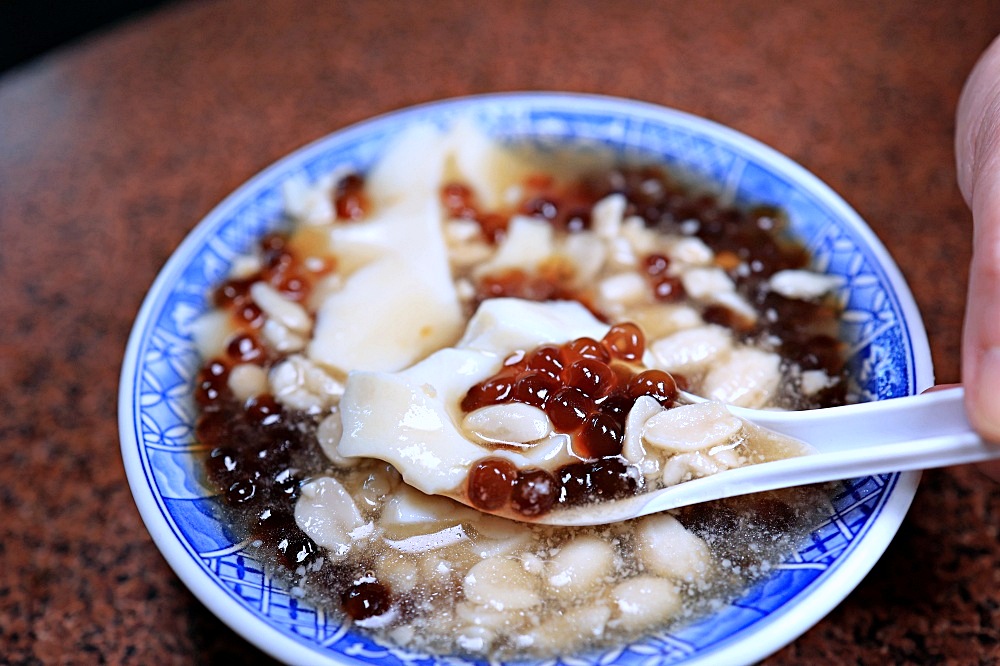 歌王豆花粉圓 | 梧棲第一市場人氣豆花店，料多實在又有豆香，一賣40年，梧棲人氣小吃