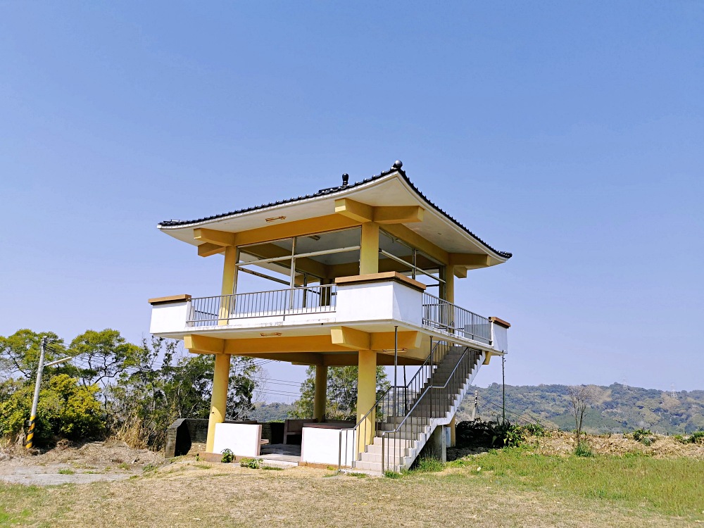 鳥嘴潭人工湖周邊景點｜國6東草屯交流道旁的獅象山，從山腰俯看鳥嘴潭，還有濟公行舍觀音佛寺，東草屯休息站營運中