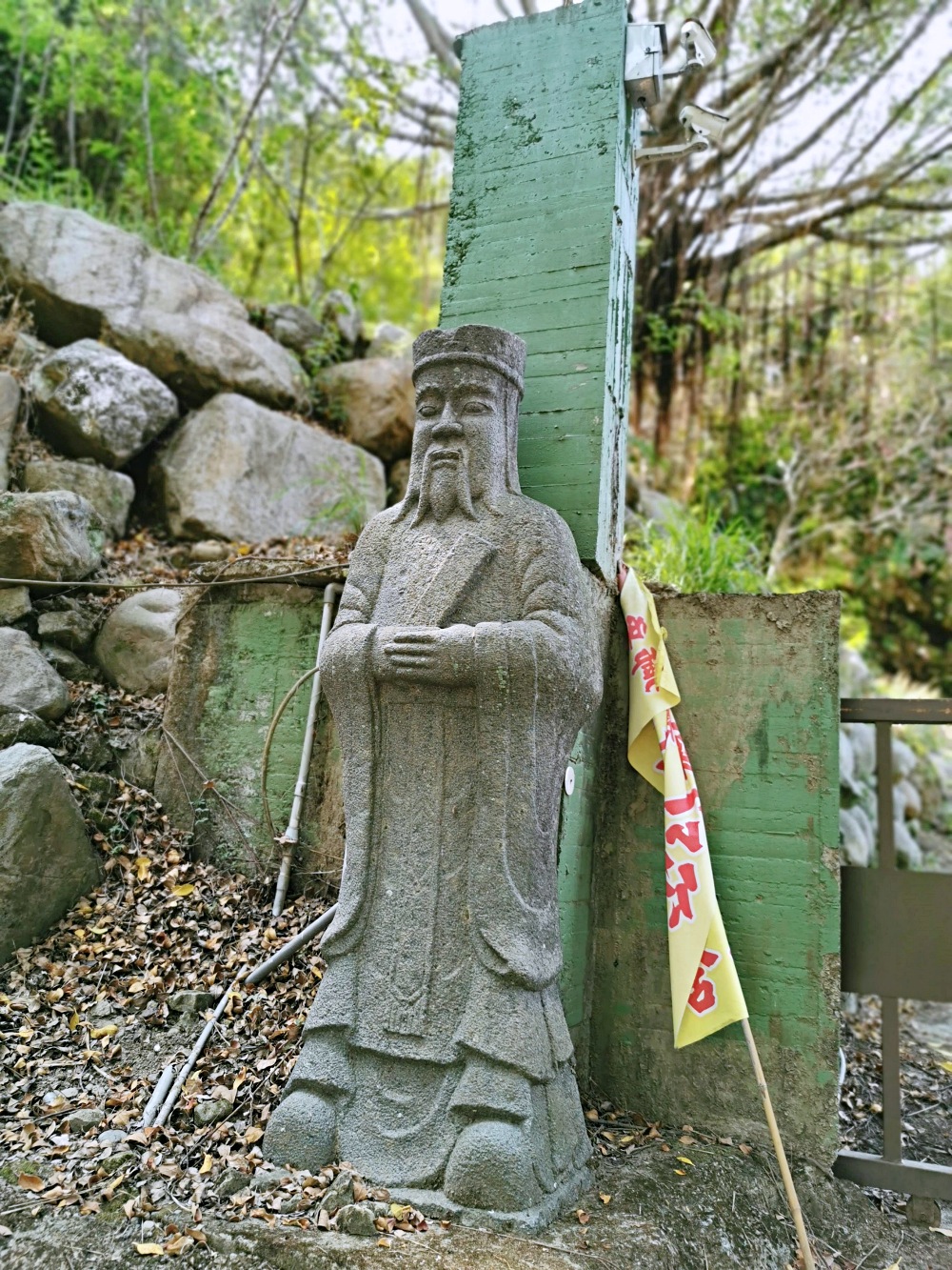 鳥嘴潭人工湖周邊景點｜國6東草屯交流道旁的獅象山，從山腰俯看鳥嘴潭，還有濟公行舍觀音佛寺，東草屯休息站營運中