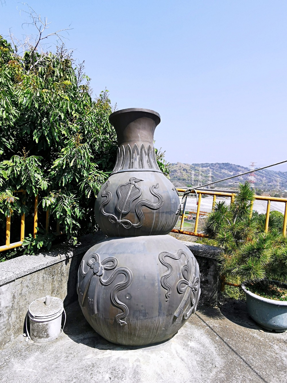 鳥嘴潭人工湖周邊景點｜國6東草屯交流道旁的獅象山，從山腰俯看鳥嘴潭，還有濟公行舍觀音佛寺，東草屯休息站營運中