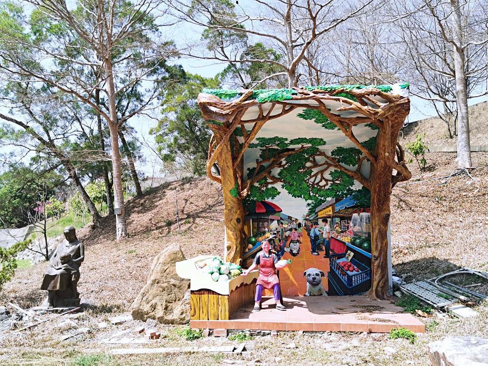 鳥嘴潭人工湖周邊景點｜國6東草屯交流道旁的獅象山，從山腰俯看鳥嘴潭，還有濟公行舍觀音佛寺，東草屯休息站營運中