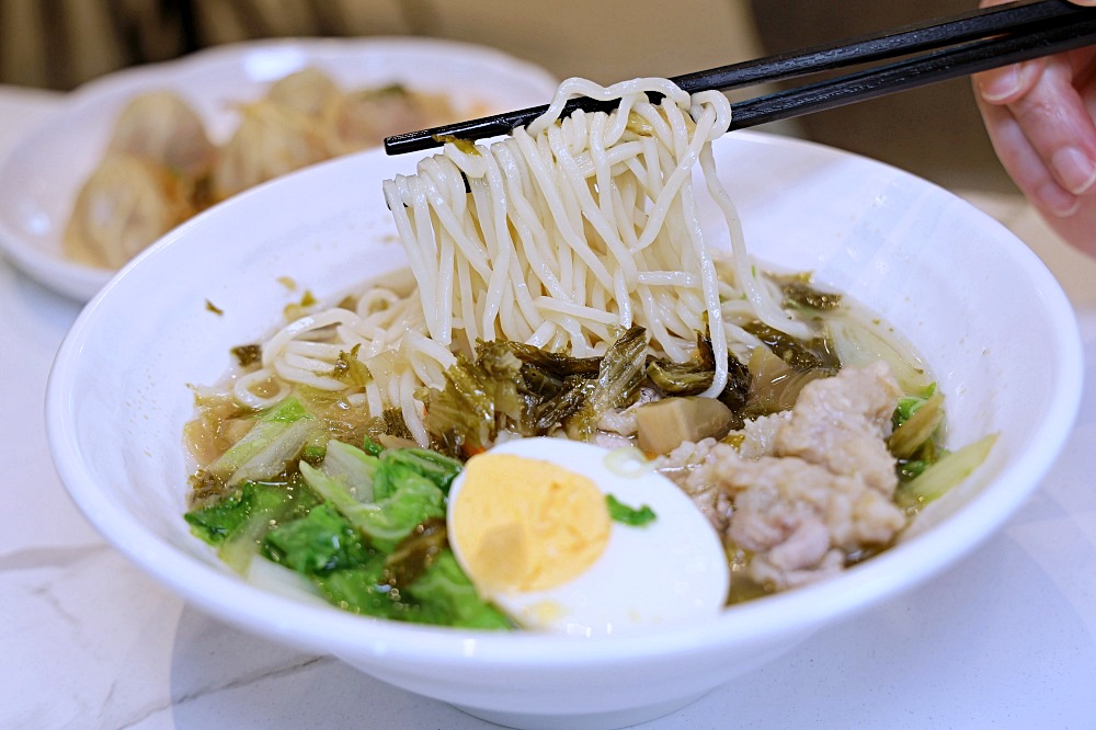 客來樂夜食 | 宵夜吃什麼？台中深夜食堂全新推出酸菜牛肉麵和厚切豬排咖哩飯，台中宵夜推薦！