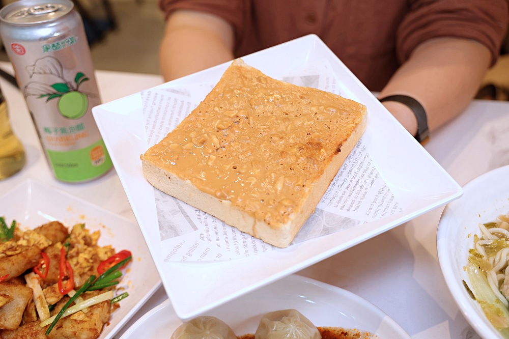 客來樂夜食 | 宵夜吃什麼？台中深夜食堂全新推出酸菜牛肉麵和厚切豬排咖哩飯，台中宵夜推薦！