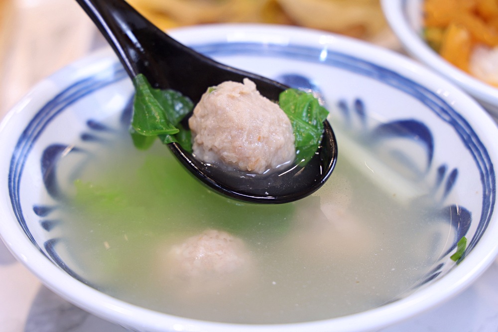 客來樂夜食 | 宵夜吃什麼？台中深夜食堂全新推出酸菜牛肉麵和厚切豬排咖哩飯，台中宵夜推薦！