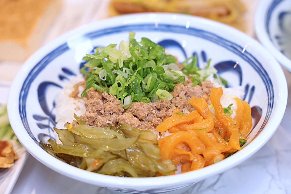 客來樂夜食 | 宵夜吃什麼？台中深夜食堂全新推出酸菜牛肉麵和厚切豬排咖哩飯，台中宵夜推薦！