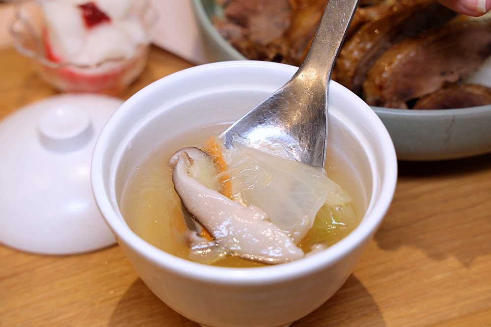 有春茶館大墩店 | 霸氣芒果冰這裡吃！古早味台菜、下午茶點心選擇豐富，台中聚餐餐廳推薦！