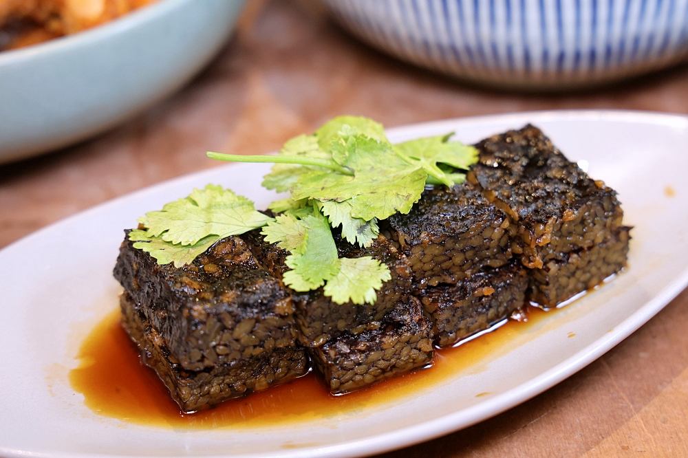 有春茶館大墩店 | 霸氣芒果冰這裡吃！古早味台菜、下午茶點心選擇豐富，台中聚餐餐廳推薦！