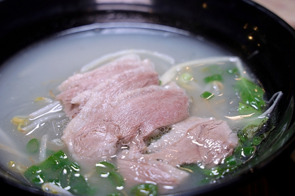 彭記鵝肉大王 | 鹹水鵝肉、煙燻鵝肉、下水小菜道道好吃，加了蛤蜊的鵝白湯鮮美爆表！台中鵝肉推薦